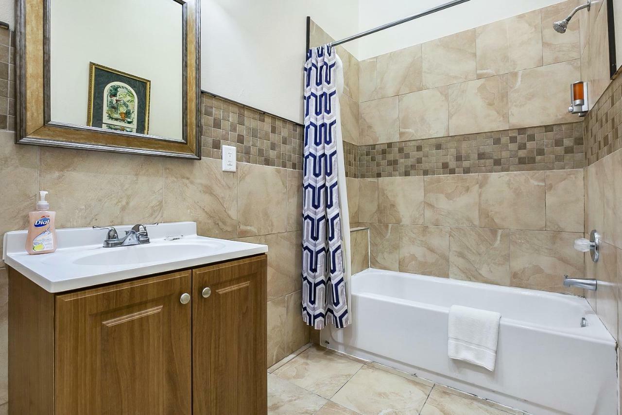 Elegant 4Br Condo In Downtown Ню Орлиънс Екстериор снимка