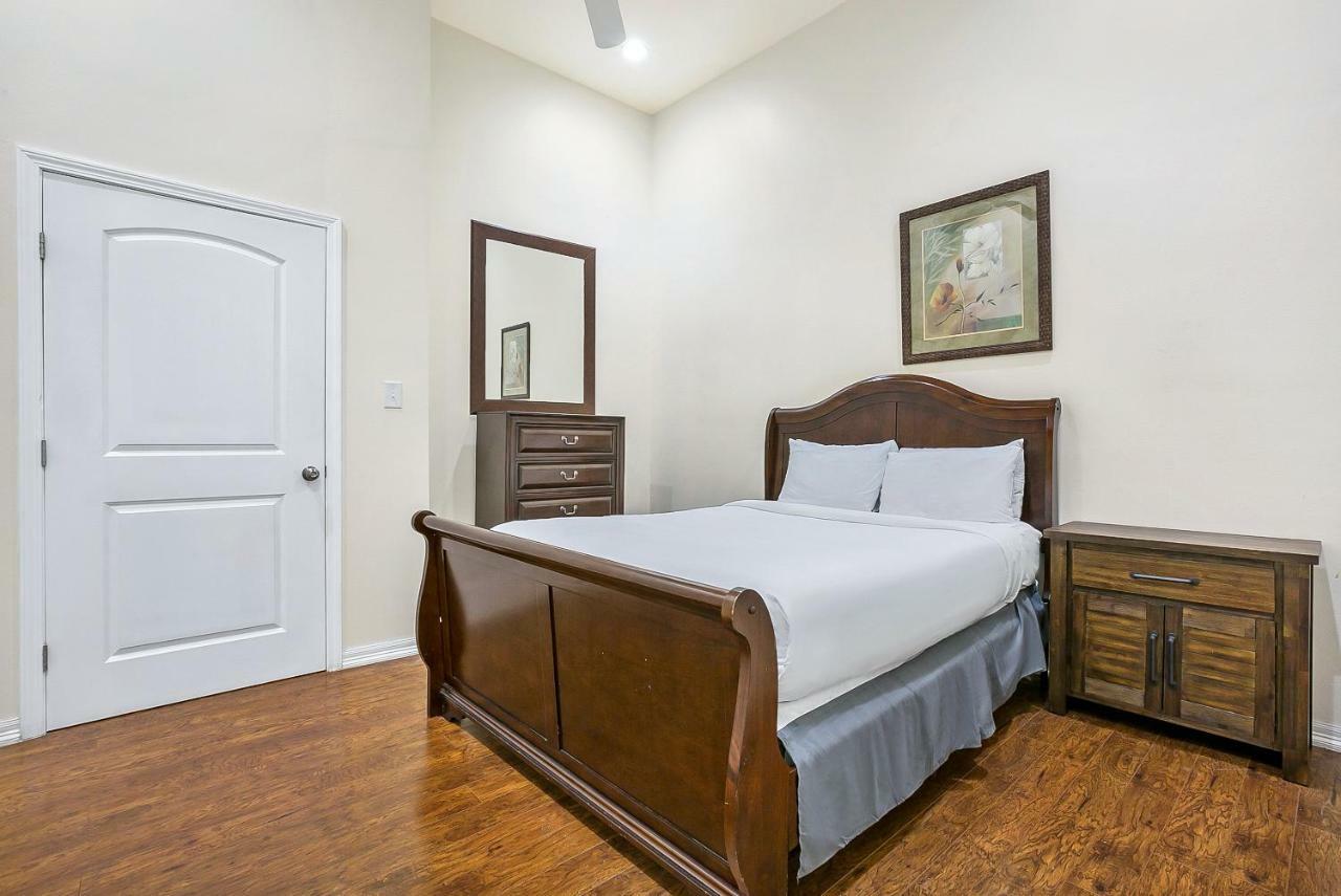 Elegant 4Br Condo In Downtown Ню Орлиънс Екстериор снимка